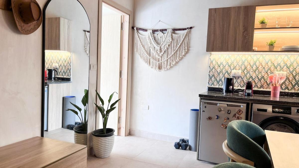 Boho Getaway With Pyramids View & Jacuzzi Apartment Giza Екстериор снимка