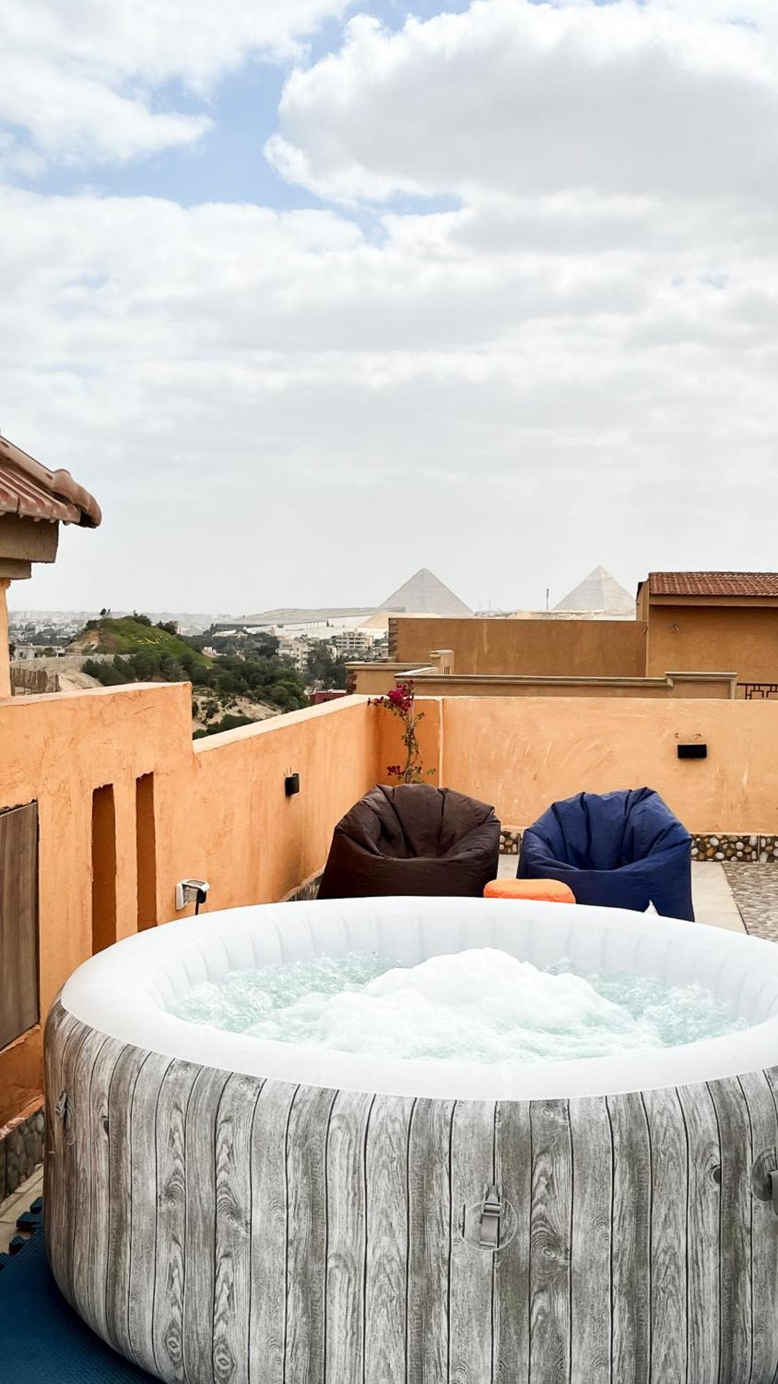Boho Getaway With Pyramids View & Jacuzzi Apartment Giza Екстериор снимка